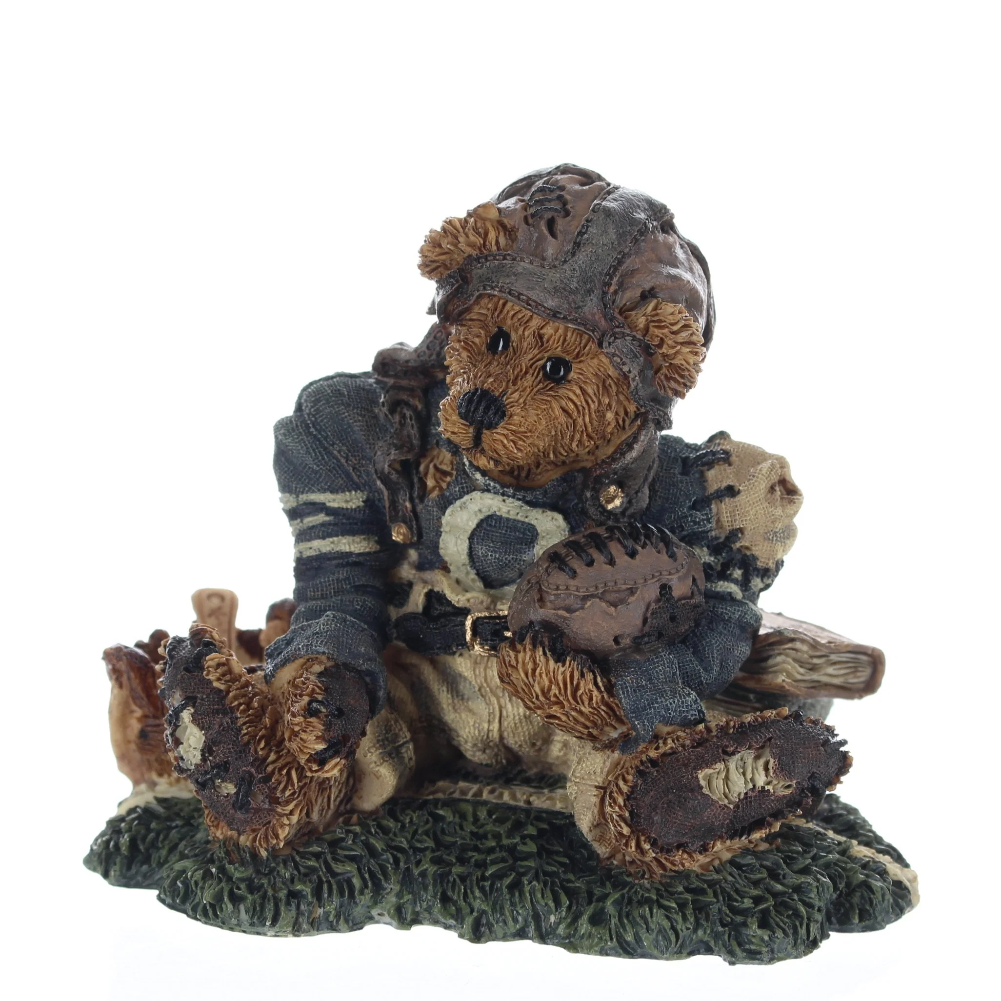 The Bearstone Collection Vintage 1994 Resin Figurine Knute & The Gridiron 2245
