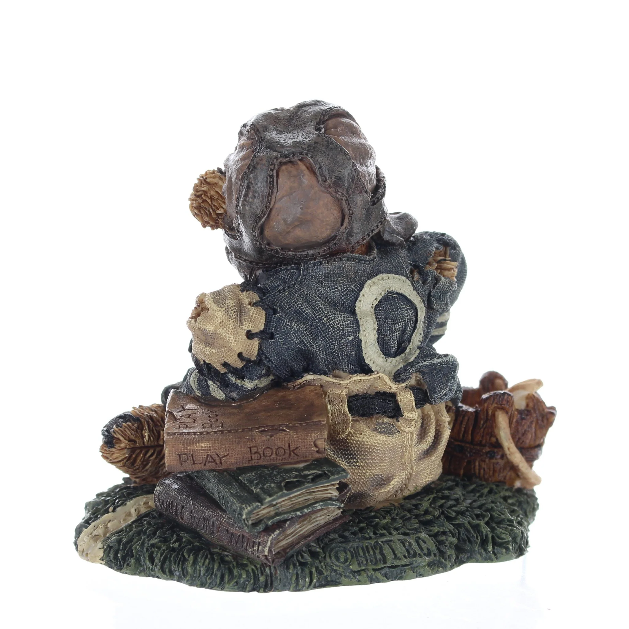 The Bearstone Collection Vintage 1994 Resin Figurine Knute & The Gridiron 2245 - Image 4