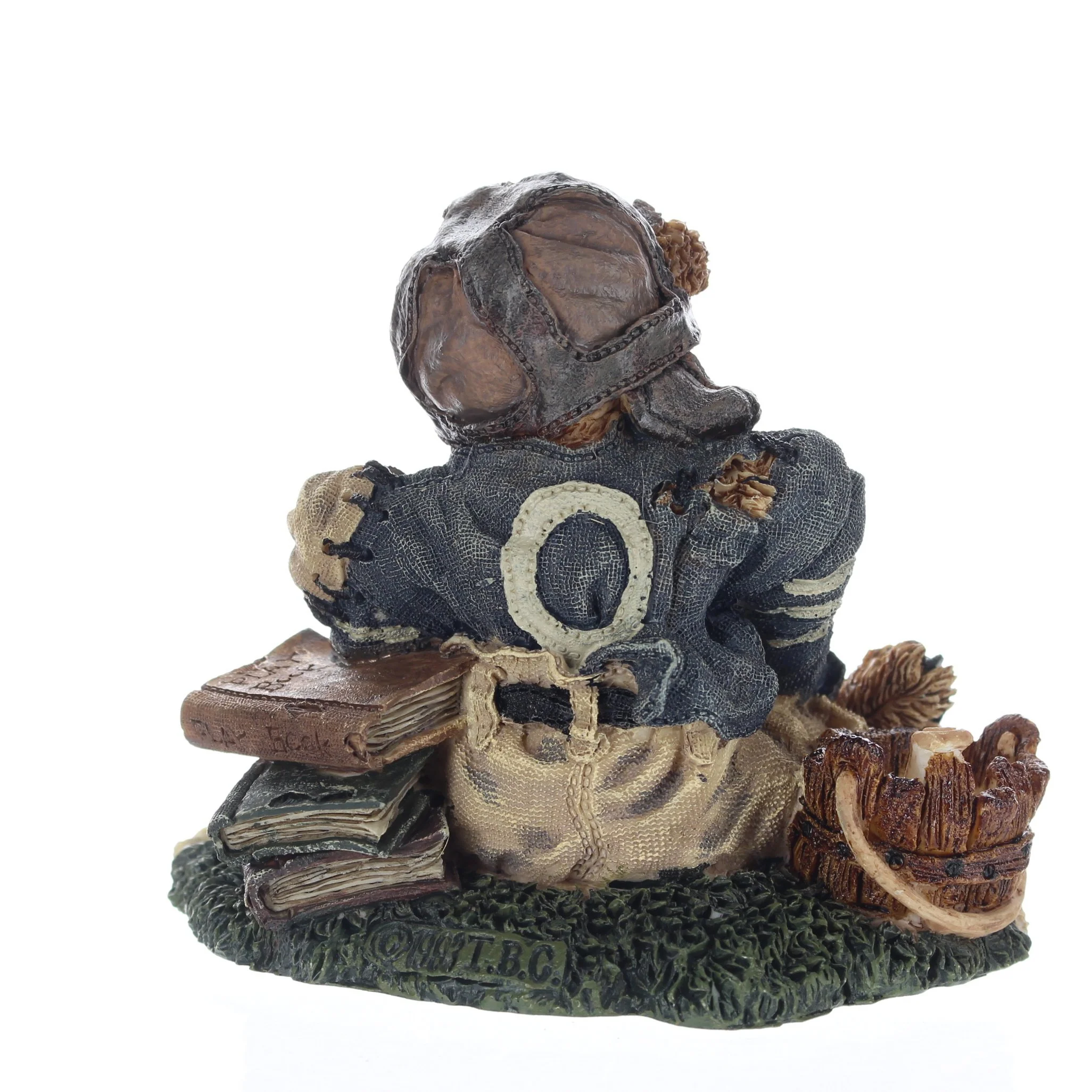 The Bearstone Collection Vintage 1994 Resin Figurine Knute & The Gridiron 2245 - Image 5