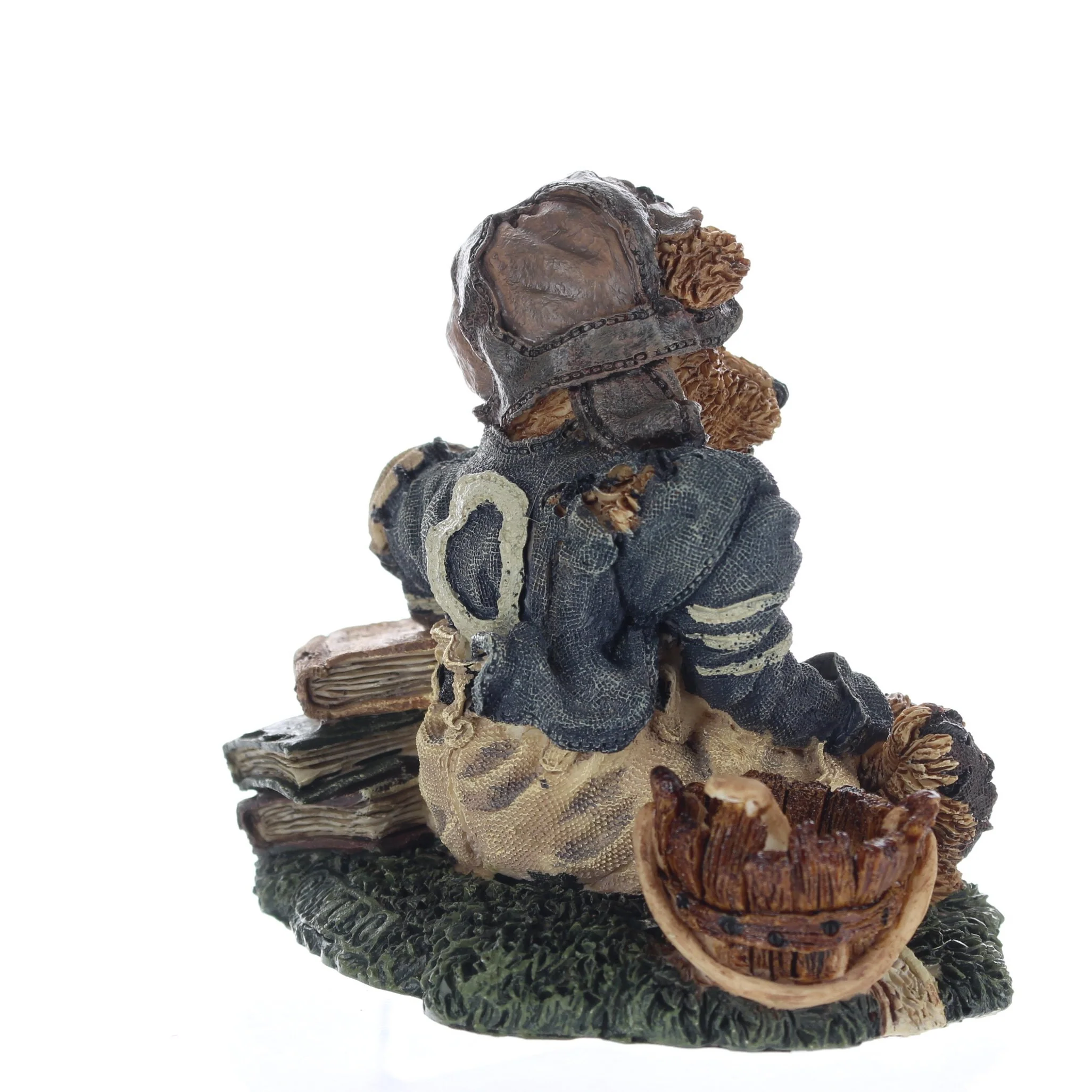 The Bearstone Collection Vintage 1994 Resin Figurine Knute & The Gridiron 2245 - Image 6
