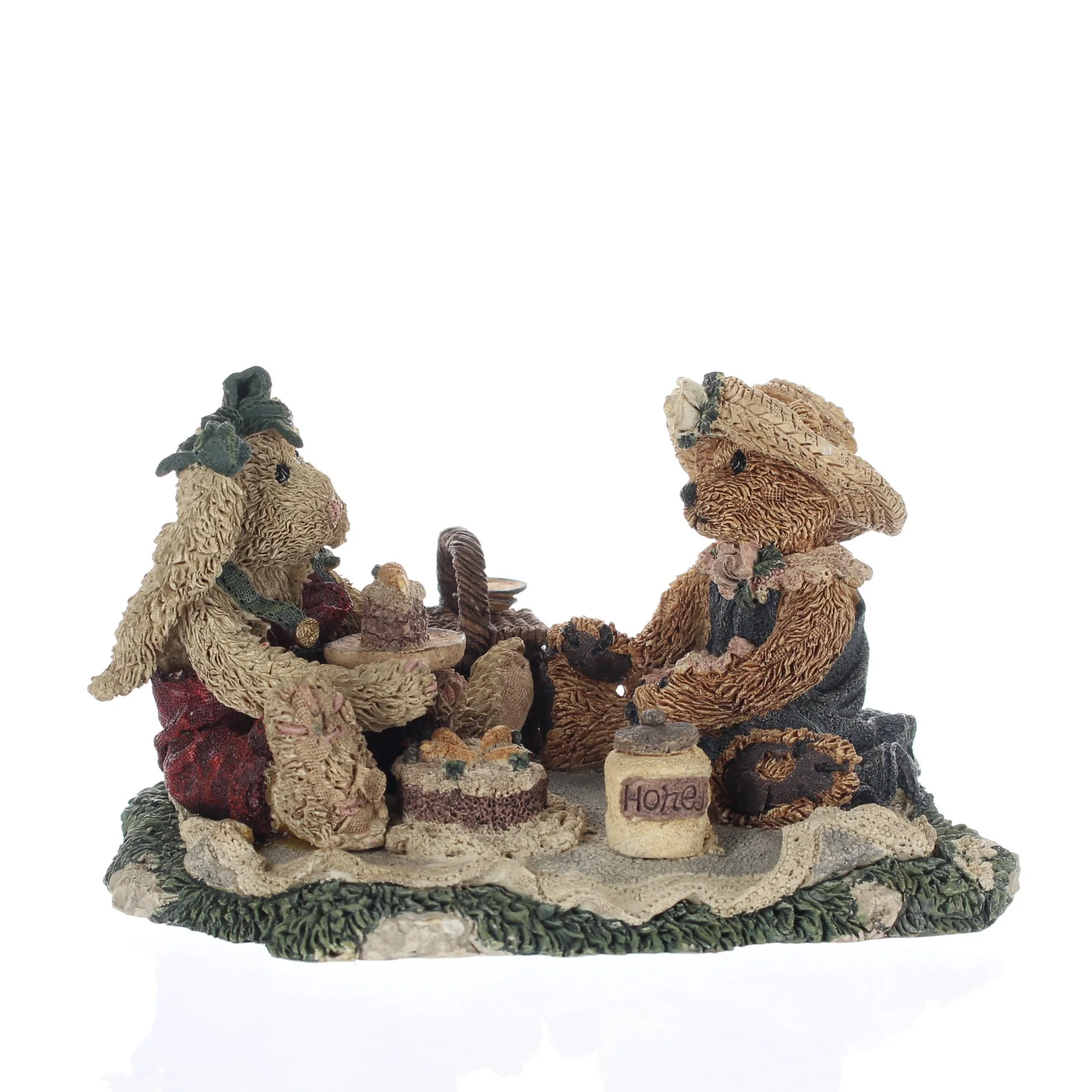 The Bearstone Collection Vintage 1993 Resin Figurine Picnic Bear 2018