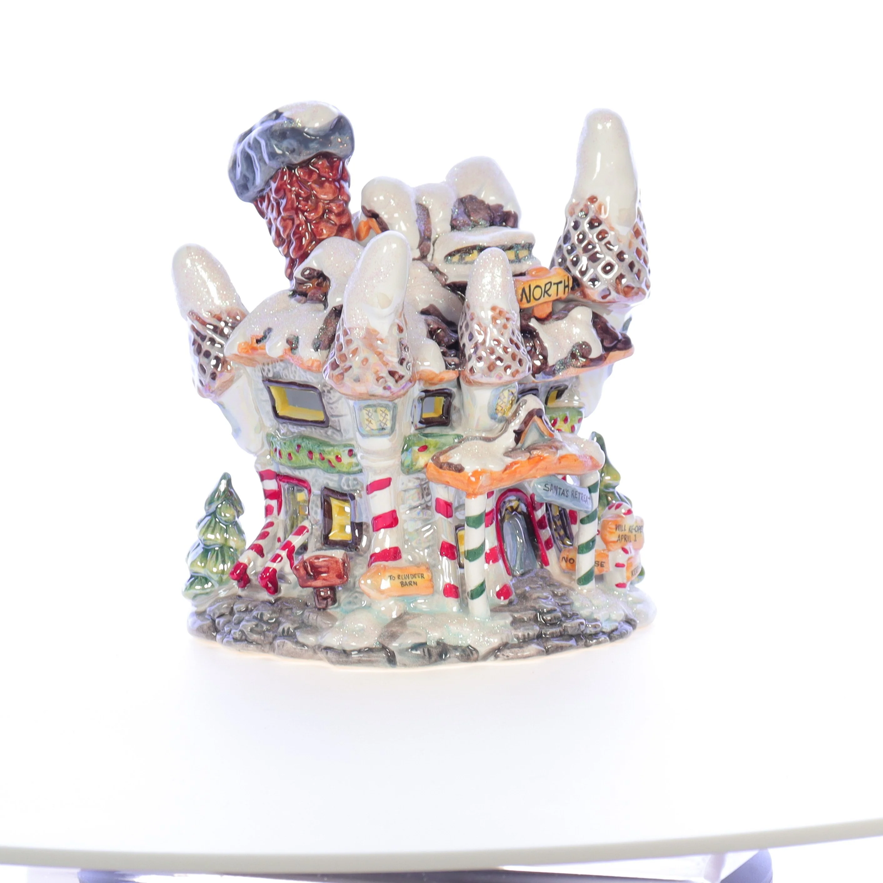 The Bearstone Collection Vintage 2002 Resin Figurine Kringle's Frosty Retreat - Image 8