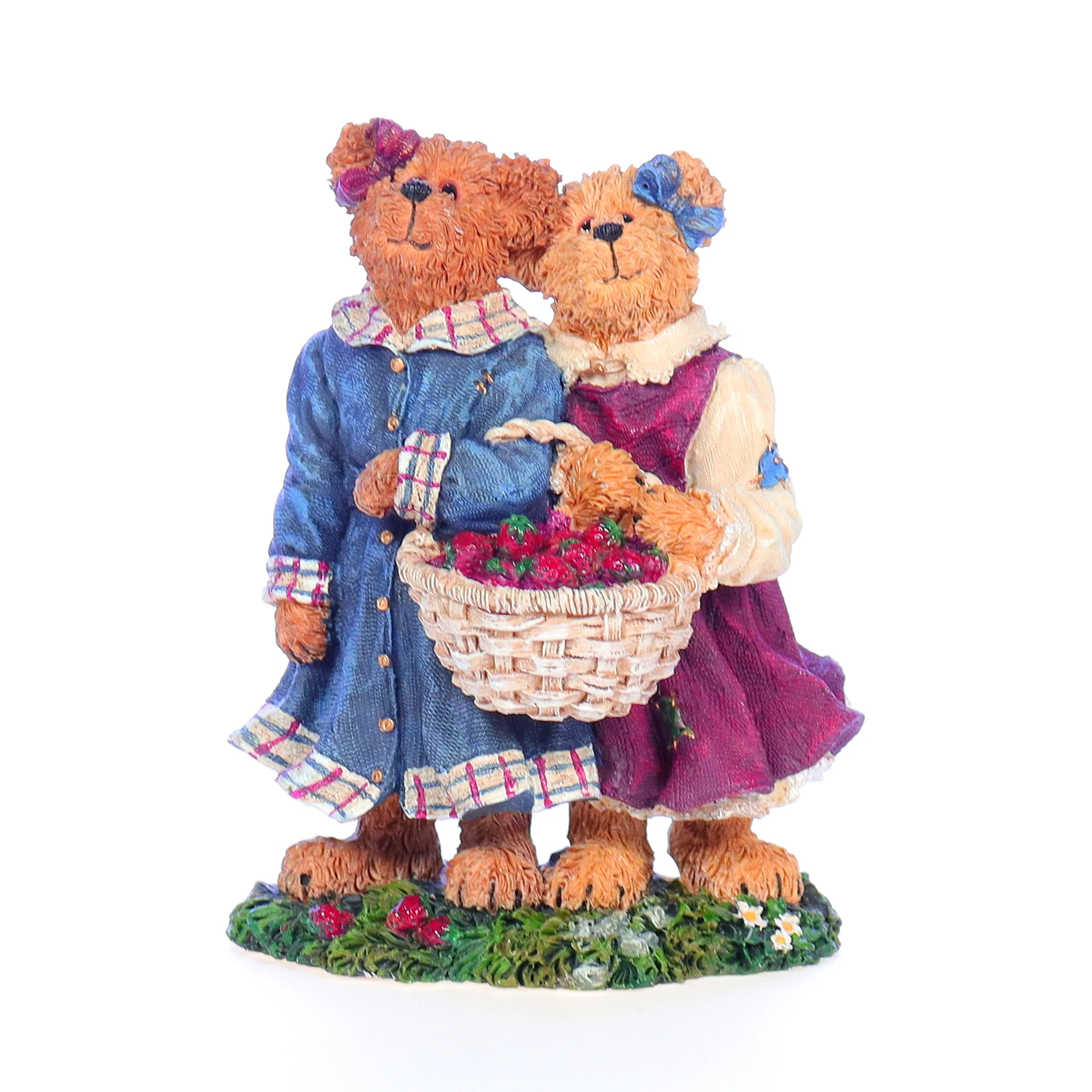 The Bearstone Collection Vintage Resin Friendship Figurine 2277942 2004 4.5"