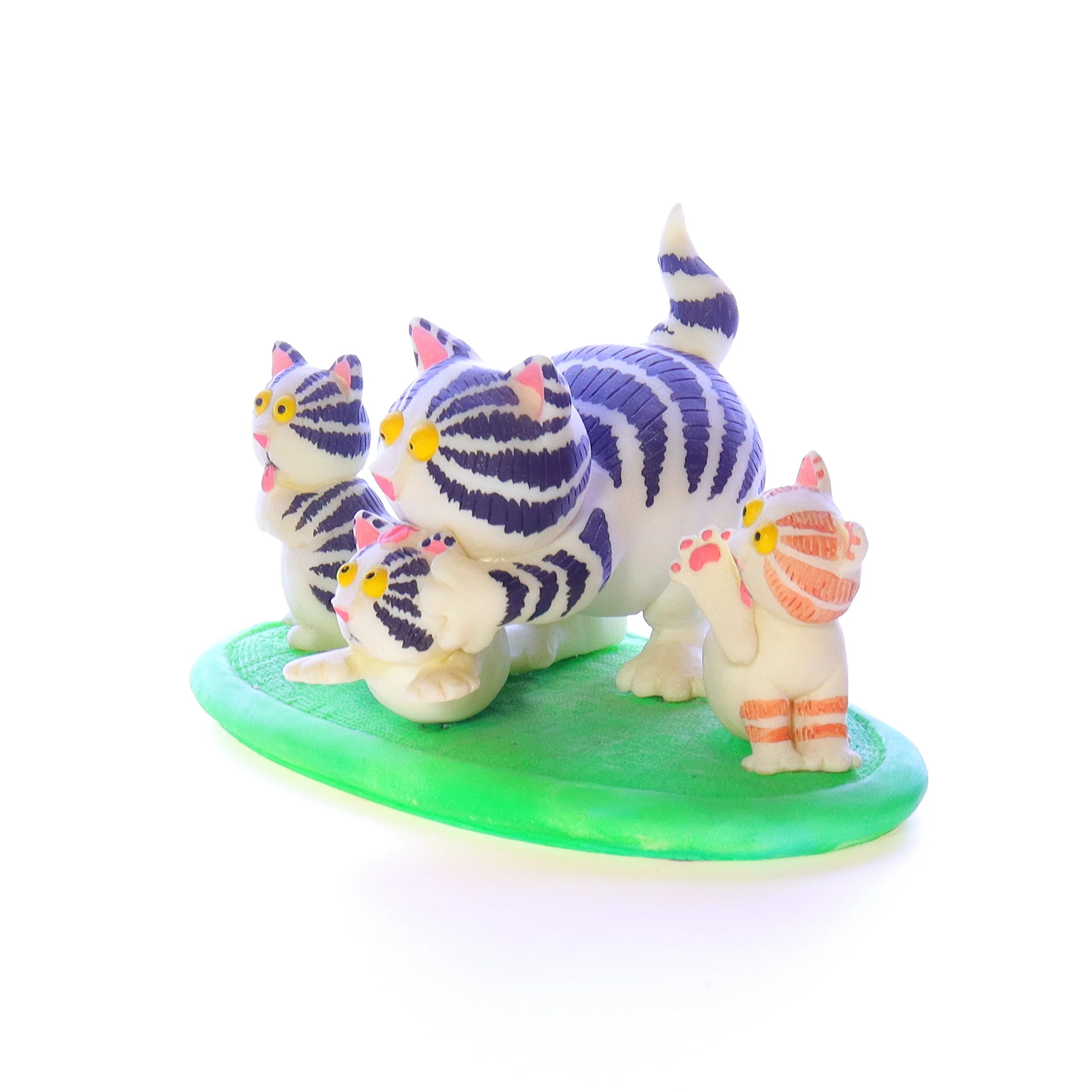 The Danbury Mint Vintage Resin Cat Figurine Bath Time 4.5" - Image 2